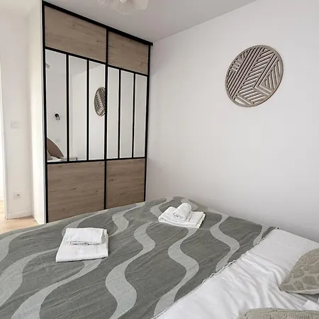 4 Personnes Proche De La Gare Petit Court Privée Casa vacanze