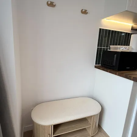 4 Personnes Proche De La Gare Petit Court Privée Casa vacanze *