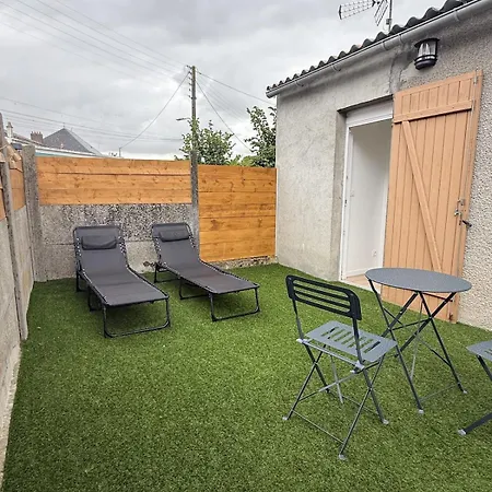 4 Personnes Proche De La Gare Petit Court Privée Casa vacanze Parthenay